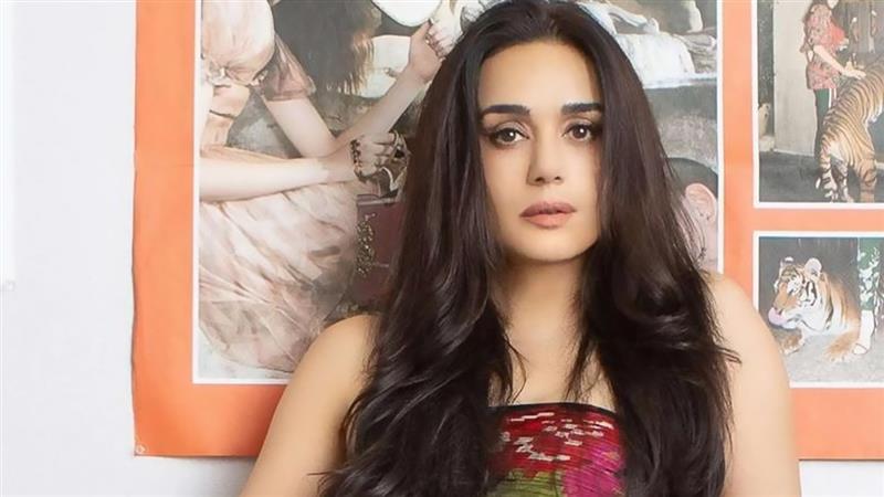 Preity Zinta: নিউ ইন্ডিয়া কো-অপারেটিভ ব্যাঙ্ক থেকে প্রীতি জিন্টার ১৮ কোটির ঋণ মুকুব করেছে বিজেপি! কংগ্রেসের অভিযোগ নস্যাৎ করে পালটা জবাব নায়িকার
