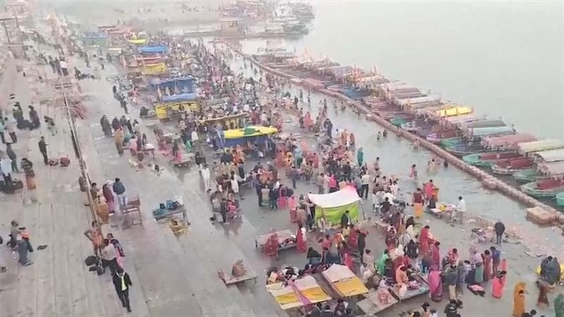 Ayodhya: বসন্ত পঞ্চমীতে মহাকুম্ভের পাশাপাশি অযোধ্যাতেও পুণ্যার্থীদের ভিড়, দেখুন ভিডিয়ো