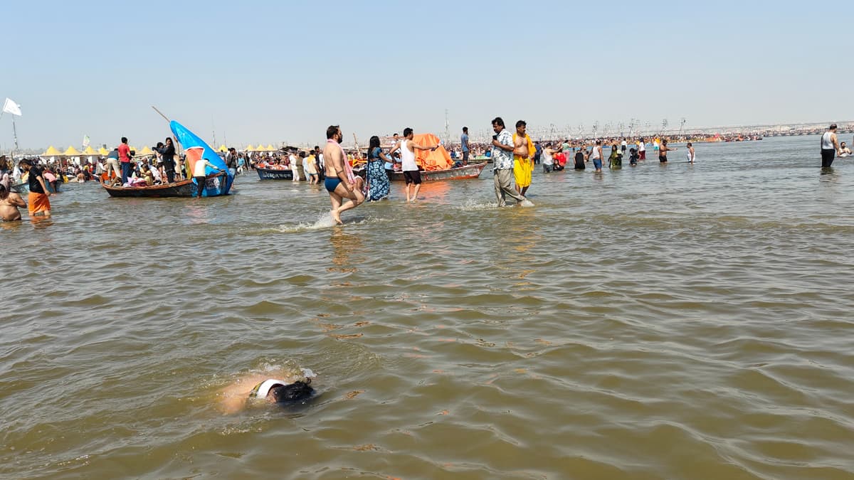 Mahakumbh 2025 Holy Water: মহাকুম্ভের জল স্নানযোগ্য নয়, রয়েছে ব্যাকটেরিয়া! বিস্ফোরক অভিযোগ কেন্দ্রীয় দূষণ নিয়ন্ত্রণ পর্ষদের