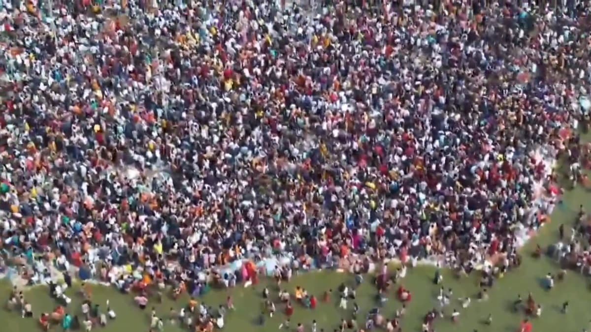 Over 1 Crore Devotees Take Holy Dip In Maha Kumbh: ত্রিবেণীতে জনস্রোত; শিবরাত্রিতেই শেষ শাহি স্নান, সঙ্গমে পূণ্যস্নান ১ কোটির বেশি মানুষের