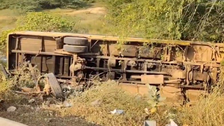 Andhra Pradesh Accident:নিয়ন্ত্রণ হারিয়ে উল্টে গেল স্কুল বাস, আহত বহু পড়ুয়া