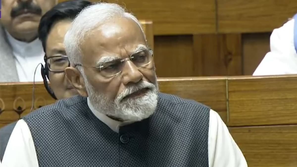 Narendra Modi At Lok Sabha: সরকারি প্রকল্প থেকে বাদ ভারতের বাইরে জন্মানো ১০ কোটি, বললেন মোদী