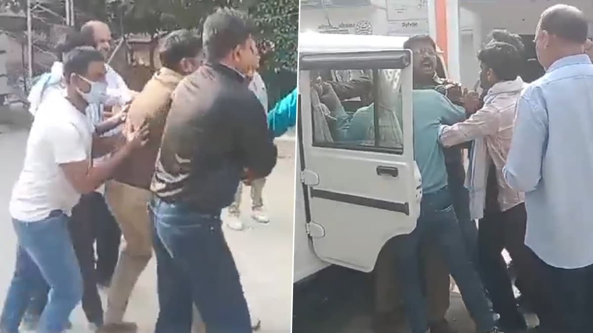 Police Demands Bribe Openly Video: অভিযোগ দায়ের করতে ধর্ষিতার কাছ থেকে ৩০ হাজার টাকা ঘুষ নিলেন পুলিশ আধিকারিক, গ্রেফতার হতেই কান্নাকাটি, দেখুন