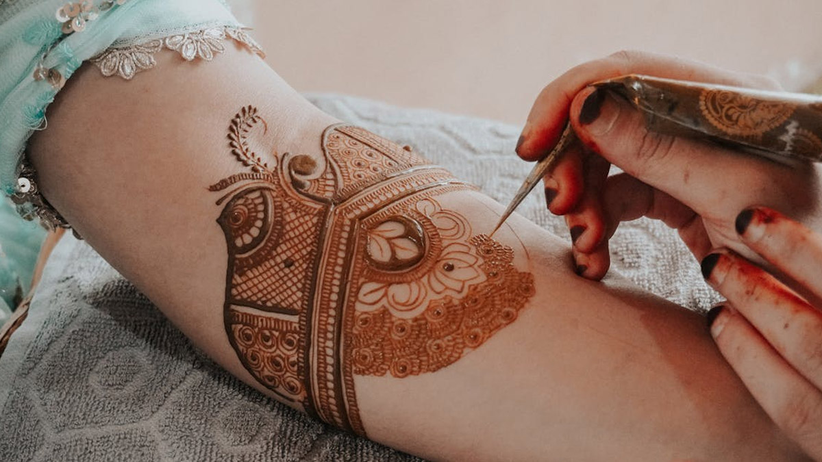 Eid Ul-Fitr Mehndi Design: এই ঈদে নিজের দুই হাত মেহেন্দির রঙে রাঙিয়ে ফেলুন