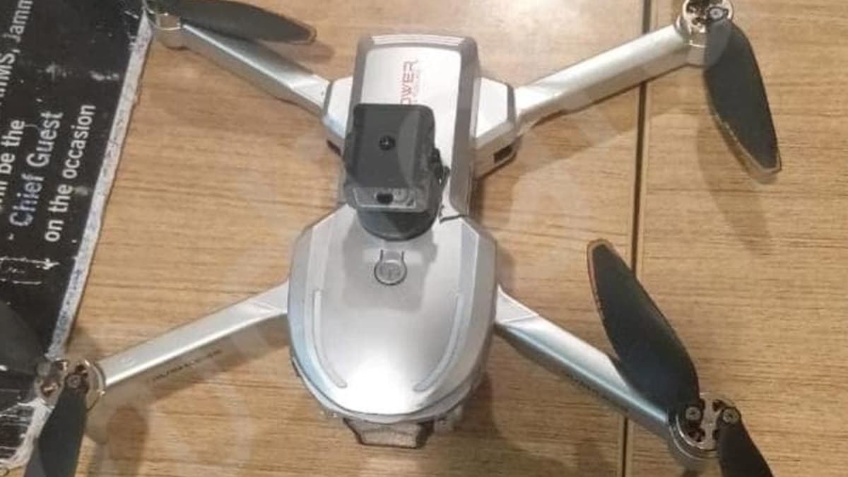 Suspected Drone Found in AIIMS Campus: জম্মুতে এইমস বিজয়পুর ক্যাম্পাস থেকে সন্দেহজনক ড্রোন উদ্ধার, চালানো হচ্ছিল নজরদারি? তদন্তে নিরাপত্তা সংস্থা