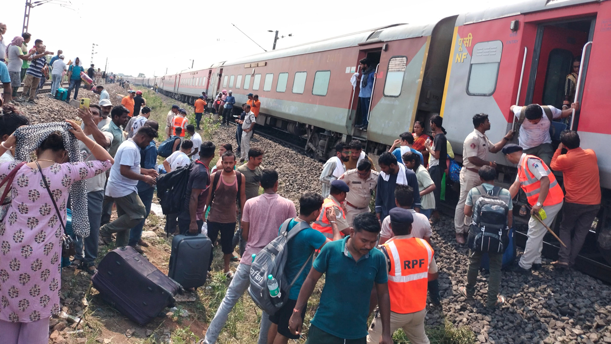 Kamakhya Express Derailment: ওড়িশায় কামাখ্যা এক্সপ্রেসের ১১টি বগি লাইনচ্যুত, প্রাণ গেল ১ যাত্রীর, আহত অনেকে