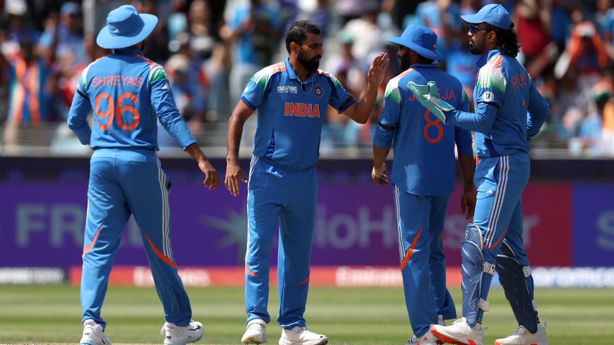 India Wearing Black Armbands In Semi Final: ২০২৫ সালের চ্যাম্পিয়ন্স ট্রফির সেমিফাইনালে অস্ট্রেলিয়ার বিরুদ্ধে টিম ইন্ডিয়া কেন কালো আর্মব্যান্ড পরেছে? জেনে নিন বিস্তারিত