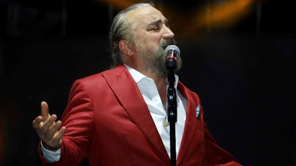 Turkish Singer Volkan Konak Dies: লাইভ কনসার্টের মাঝে গান গাইতে গাইতে জ্ঞান হারালেন সঙ্গীতশিল্পী, ৫৮-এ আকস্মিক মৃত্যু তুর্কি গায়ক ভলকান কোনাকের