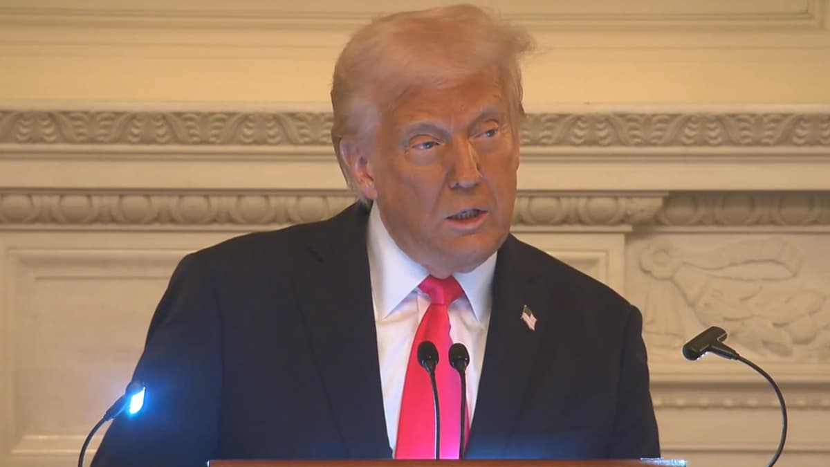 Donald Trump hosts Iftar dinner At White House: হোয়াইট হাউসে ইফতার ডিনারে মার্কিন রাষ্ট্রপতি ডোনাল্ড ট্রাম্প; নির্বাচনে সমর্থনের জন্য  ধন্যবাদ জানালেন মুসলিম মার্কিনীদের