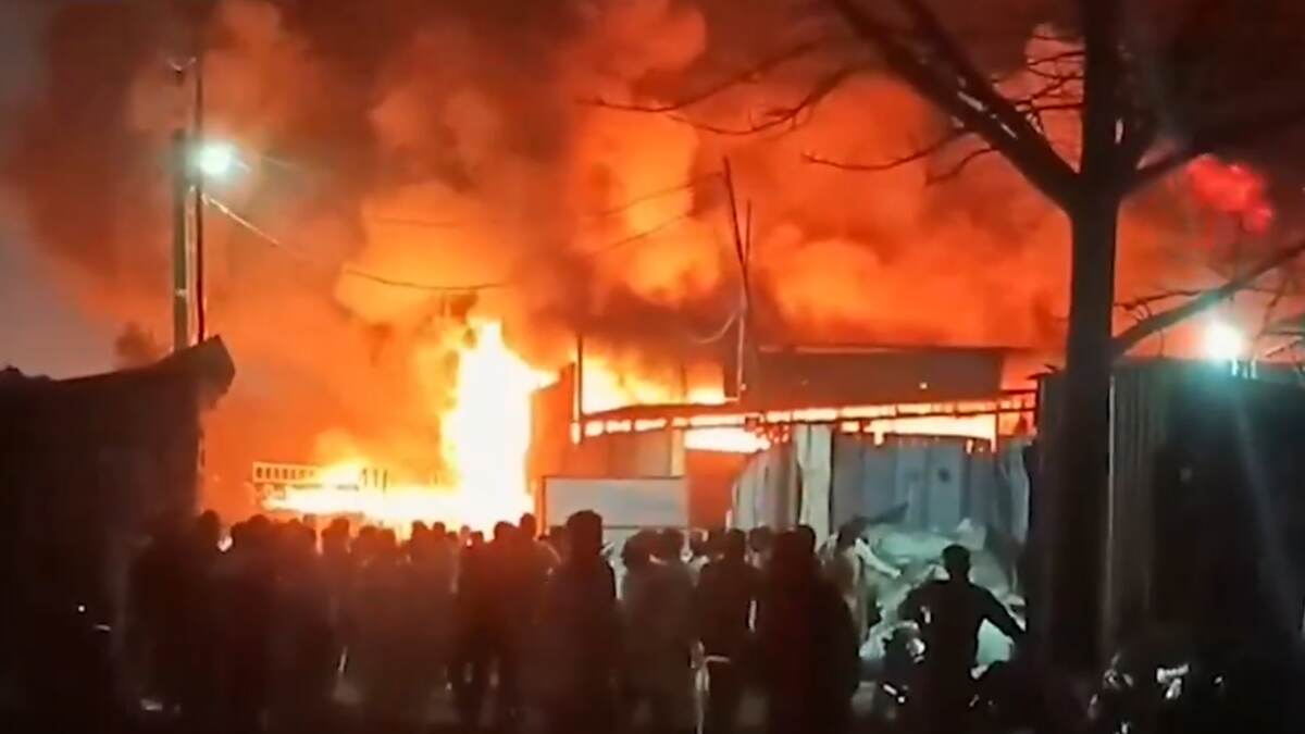 Uttarakhand Fire: রুদ্রপুরে হাসপাতালের পাশে ওয়ারহাউসে বিধ্বংসী অগ্নিকাণ্ড, ঘটনাস্থলে দমকলের একাধিক ইঞ্জিন