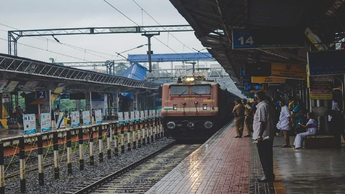 Train Attacks: চলন্ত ট্রেন লক্ষ্য করে বোমা ছুঁড়ে গ্রেফতার যুবক, পিছনে আত্মহত্য়া ও প্রতিশোধের কাহিনি