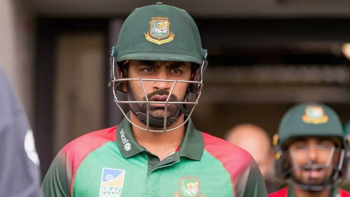 Tamim Iqbal Heart Attack: ম্যাচের মাঝে আচমকাই বুকে ব্যাথা, মাঝপথে খেলা থামিয়ে বাংলাদেশের প্রাক্তন অধিনায়ক তামিম ইকবালকে নিয়ে যাওয়া হল হাসপাতাল