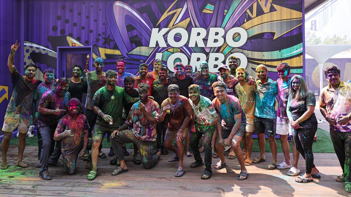 KKR Players Playing Holi: নাচে, গানে, রঙের খেলায় মাতোয়ারা কেকেআর তারকারা; দেখুন ছবি ও ভিডিও