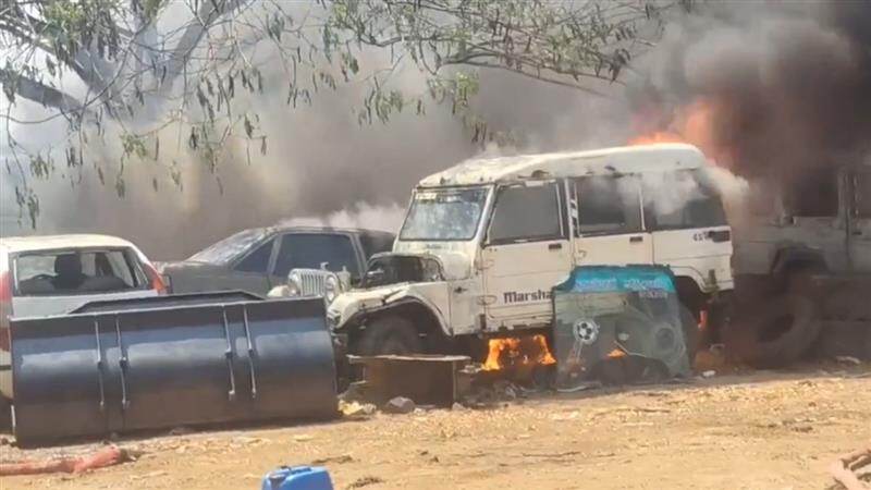 Tamil Nadu: ডিন্ডিগুলে গাড়ির ওয়ার্কশপে বিধ্বংসী অগ্নিকাণ্ড, পুড়ে ছাঁই একাধিক গাড়ি, দেখুন ভিডিয়ো