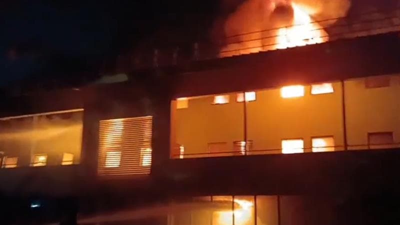 Pune Fire: পুনেতে একটি কারখানায় বিধ্বংসী অগ্নিকাণ্ড, ঘটনাস্থলে দমকলের একাধিক ইঞ্জিন, দেখুন ভিডিয়ো