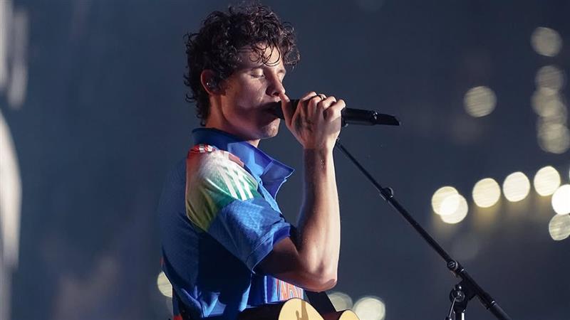 Shawn Mendes in Virat Kohli Jersey: দেখুন, মুম্বইয়ে বিরাট কোহলির জার্সিতে শো করলেন শন মেন্ডেস