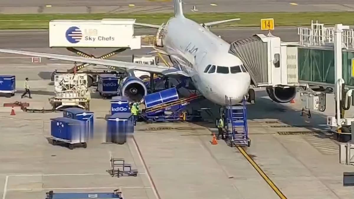 Shocking Video From Airport: বিমান অবতরণের ঠিক মুহূর্তে আরও একটি উড়তে শুরু করে, চরম দুর্ঘটনার আশঙ্কা বিমানবন্দরে দেখুন