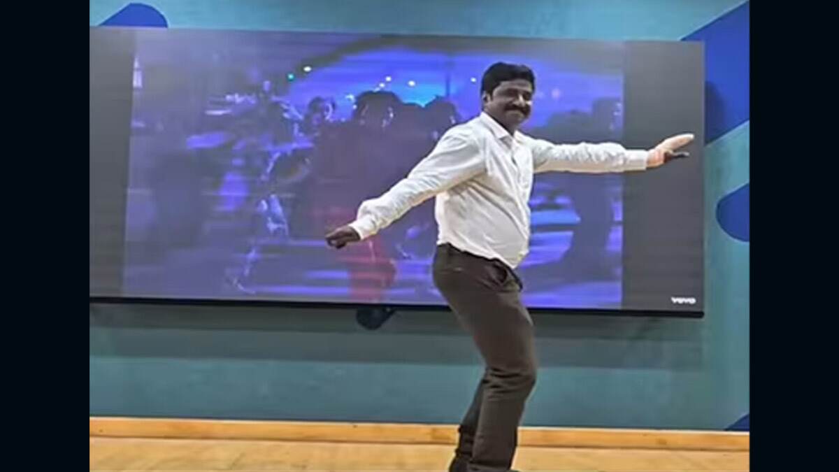 Bengaluru Viral Video: মাইকেল জ্যাকসন স্টাইলে নেচে তাক লাগালেন অধ্যাপক, ভাইরাল ভিডিয়ো