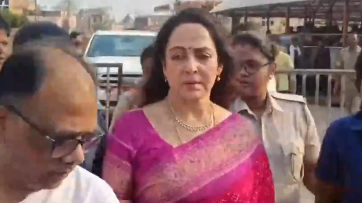 Hema Malini At Puri Jagannath Temple: মুসলিম মতে বিবাহিত ধর্মেন্দ্রকে বিয়ে, হেমা মালিনীর জগন্নাথ মন্দির দর্শন নিয়ে বিতর্ক, 'বেআইনি' তকমা