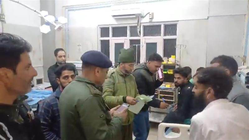 Jammu Kashmir Road Accident: জম্মু কাশ্মীরে ভয়াবহ দুর্ঘটনা, আহত ১৫ বাস যাত্রী