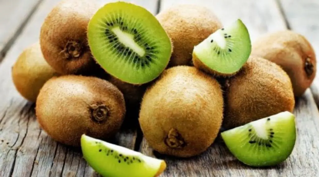 Kiwi Benefits: কিউই স্বাস্থ্যের জন্য উপকারী, প্রতিদিন একটি কিউই খেলে দূর হবে এই সমস্যাগুলো...