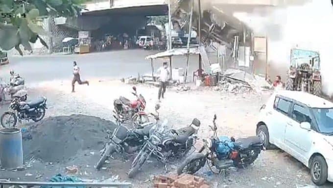 Palghar Accident: মহারাষ্ট্রে ভয়াবহ দুর্ঘটনা, সেতু ভেঙে পড়ে গেল কেরোসিন ভর্তি ট্যাঙ্কার