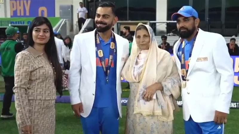 Virat Kohli Viral Video: জয়ের পর শামির মায়ের পা ছুঁয়ে প্রণাম,  বিরাটের আচরণে মুগ্ধ নেটপাড়া