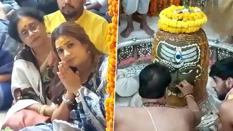 Shreya Ghoshal at Ujjain: সোম সকালে মহাকালেশ্বর মন্দিরে শ্রেয়া ঘোষাল, প্রথা মেনে দিলেন পুজো,দেখুন ভিডিয়ো