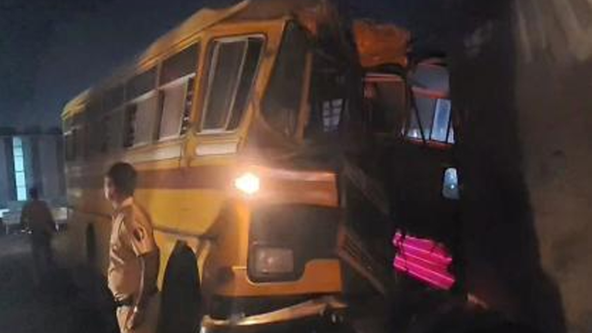Bhiwandi Bus Accident: পিকনিক সেরে ফেরার পথে নিয়ন্ত্রণ হারিয়ে বাস ধাক্কা মারল ডিভাইডারে, গভীর রাতের দুর্ঘটনায় ৮ বছরের শিশুর মৃত্যু, আহত বহু যাত্রী