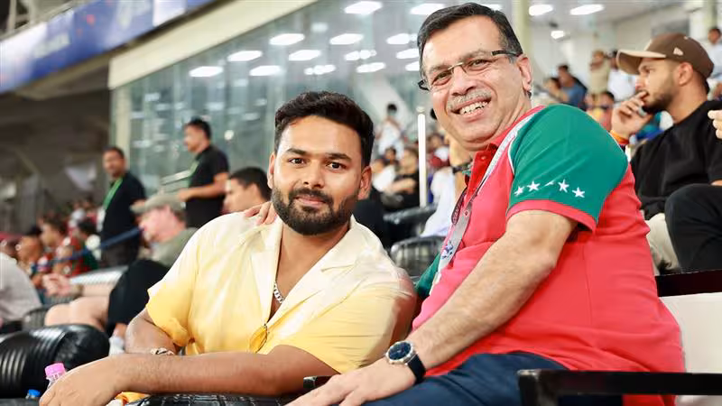 Mohun Bagan Super Giants vs Jamshedpur FC: সঞ্জীব গোয়েঙ্কার সঙ্গে মোহনবাগানের খেলা দেখতে যুবভারতীতে ঋষভ পন্থ, দেখুন সেই ছবি