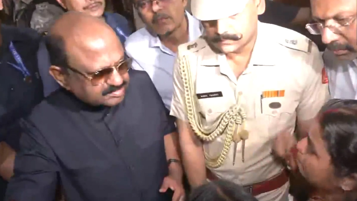 Murshidabad Violence: ধুলিয়ানে নিহত বাবা-ছেলের পরিবারের সঙ্গে দেখা করলেন রাজ্যপাল, ‘নৃশংসতার চুড়ান্ত’, মন্তব্য মহিলা কমিশনের
