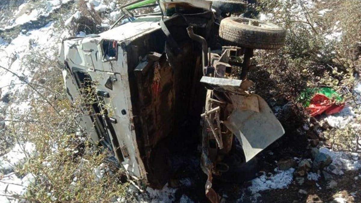 Uttarakhand Accident: ভারী বৃষ্টির মধ্যে পাহাড়ি এলাকায় গাড়ি গড়িয়ে পড়ল খাদে, বিয়ে বাড়ি থেকে ফেরার পথে চামোলিতে মৃত ৫ যাত্রী