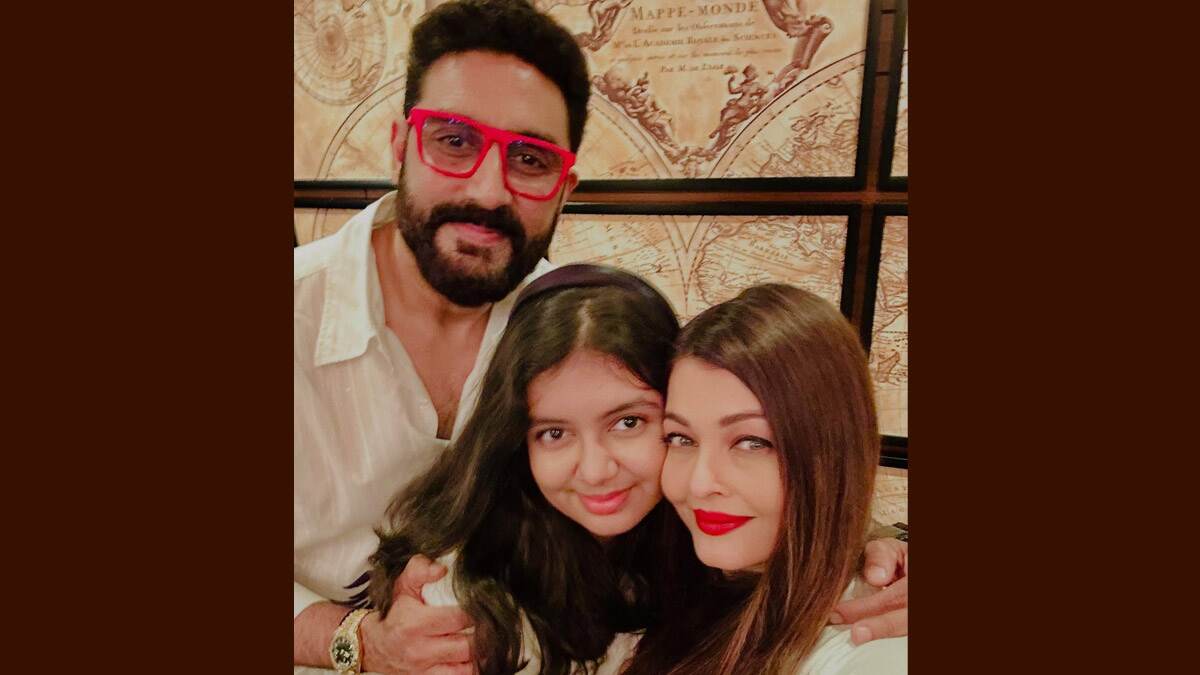 Aishwarya-Abhishek: অটুট রয়েছে সম্পর্ক, বিচ্ছেদের গুঞ্জনে বুড়ো আঙুল দেখিয়ে অভিষেকের সঙ্গে ১৮'তম বিবাহবার্ষিকী উদযাপন করলেন ঐশ্বর্য, দেখুন