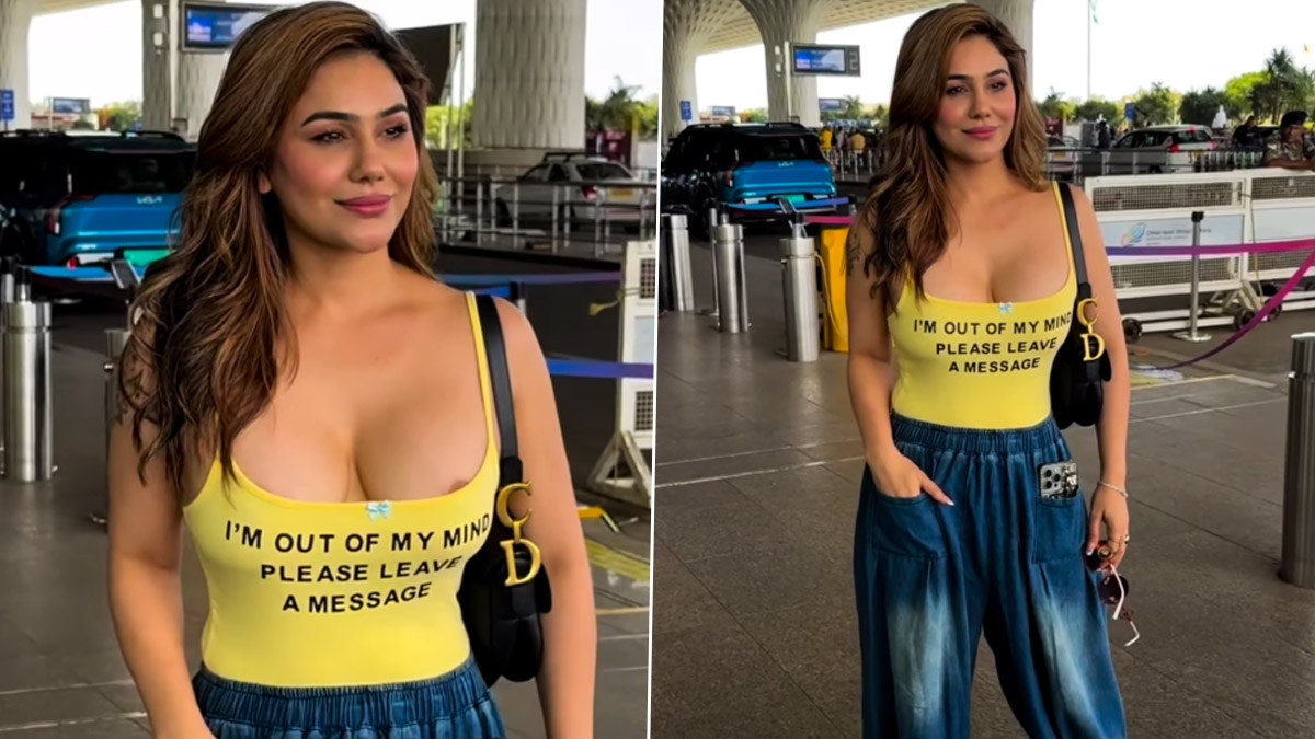 Kangna Sharma Sexy Look: টি-শার্টের ফাঁক দিয়ে উঁকি দিচ্ছে স্তনবৃন্ত, ঝলসে উঠল ক্যামেরার ফ্ল্যাশ, বিমানবন্দরে কঙ্গনার আলটপকা মুহূর্ত, দেখুন