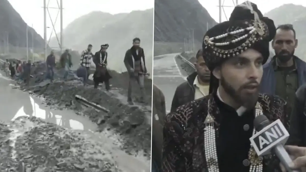 Jammu Kashmir Cloudburst: মেঘভাঙা বৃষ্টি ধ্বংসযজ্ঞ চালিয়েছে রামবানে, বন্ধ সড়কপথ, পায়ে হেঁটেই বরযাত্রী নিয়ে বিয়ে করতে যাচ্ছেন বর, দেখুন জম্মু কাশ্মীরের বেহাল চিত্র