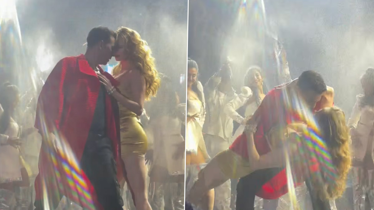 Akshay Kumar Romantic Dance Video: রহস্যময়ী নারীর সঙ্গে লেপটে নাচ অক্ষয়ের, টিপ টিপ বরসা পানি-তে মঞ্চে একে অপরের শরীর ছুঁয়ে গেলেন, দেখুন