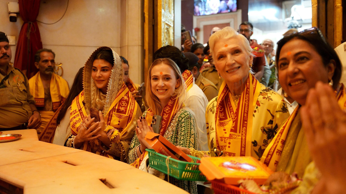 Jacqueliene Fernandez: ইলন মাস্কের মায়ের সঙ্গে সিদ্ধিবিনায়ক মন্দির দর্শনে জ্যাকলিন, ভিন্নভাবে ইস্টার উদযাপন মাতৃহারা অভিনেত্রীর
