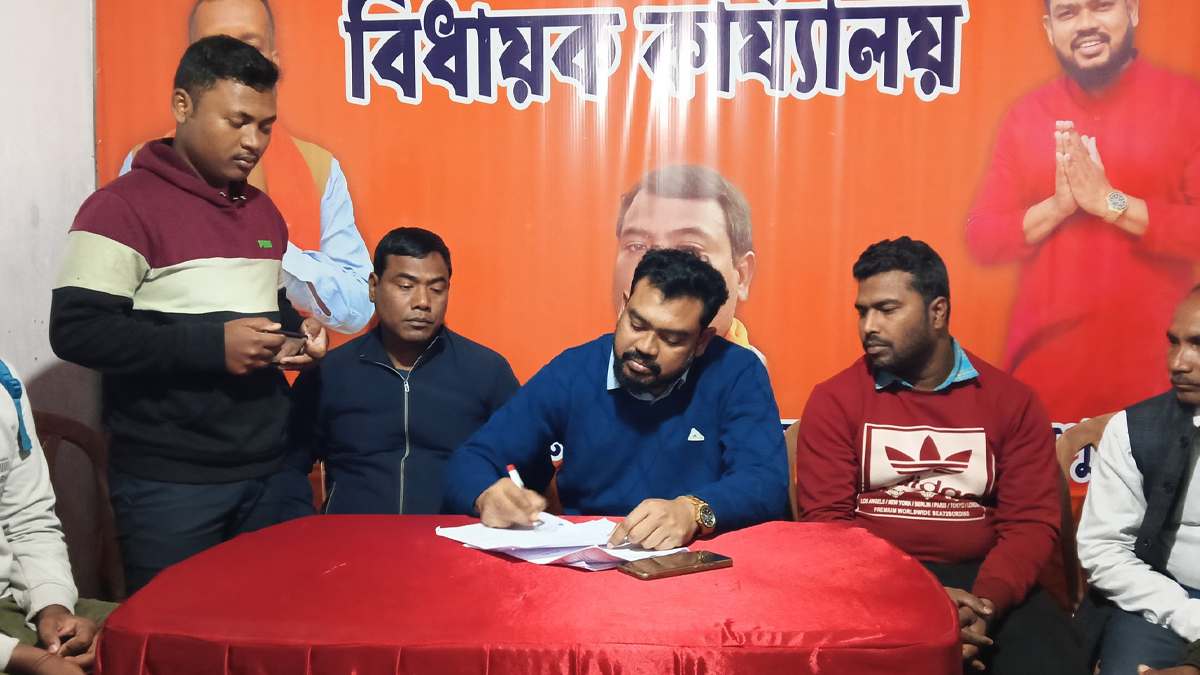 Manoj Kumar Oraon: বঙ্গ বিজেপিতে ফের বিদ্রোহের সুর, বেসুরে গেয়ে দলের সব পদ ছাড়লেন বিধায়ক মনোজ ওঁরাও