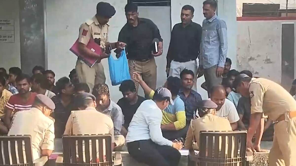 Gujarat: রাতভর ধরে তল্লাশি অভিযান চালিয়ে গুজরাট থেকে আটক ১২০০ জন বাংলাদেশি অনুপ্রবেশকারী