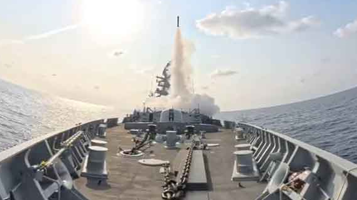 Missile: পহেলগাঁও হামলার পর আরব সাগরে ভারতীয় নৌবাহিনীর সফল ক্ষেপণাস্ত্র উৎক্ষেপণ
