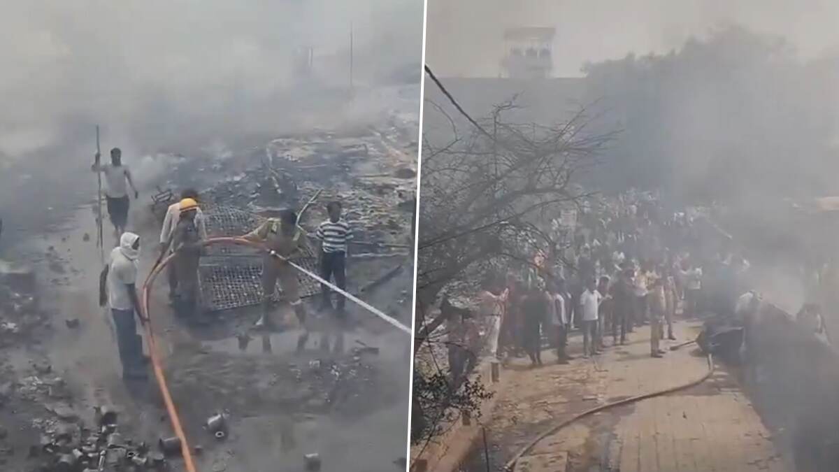 Fire Breaks Out: রাধাকৃষ্ণ মন্দিরের সামনে ভয়াবহ অগ্নিকাণ্ড, দমকল বাহিনী আগুন নিয়ন্ত্রণের চেষ্টা করছে