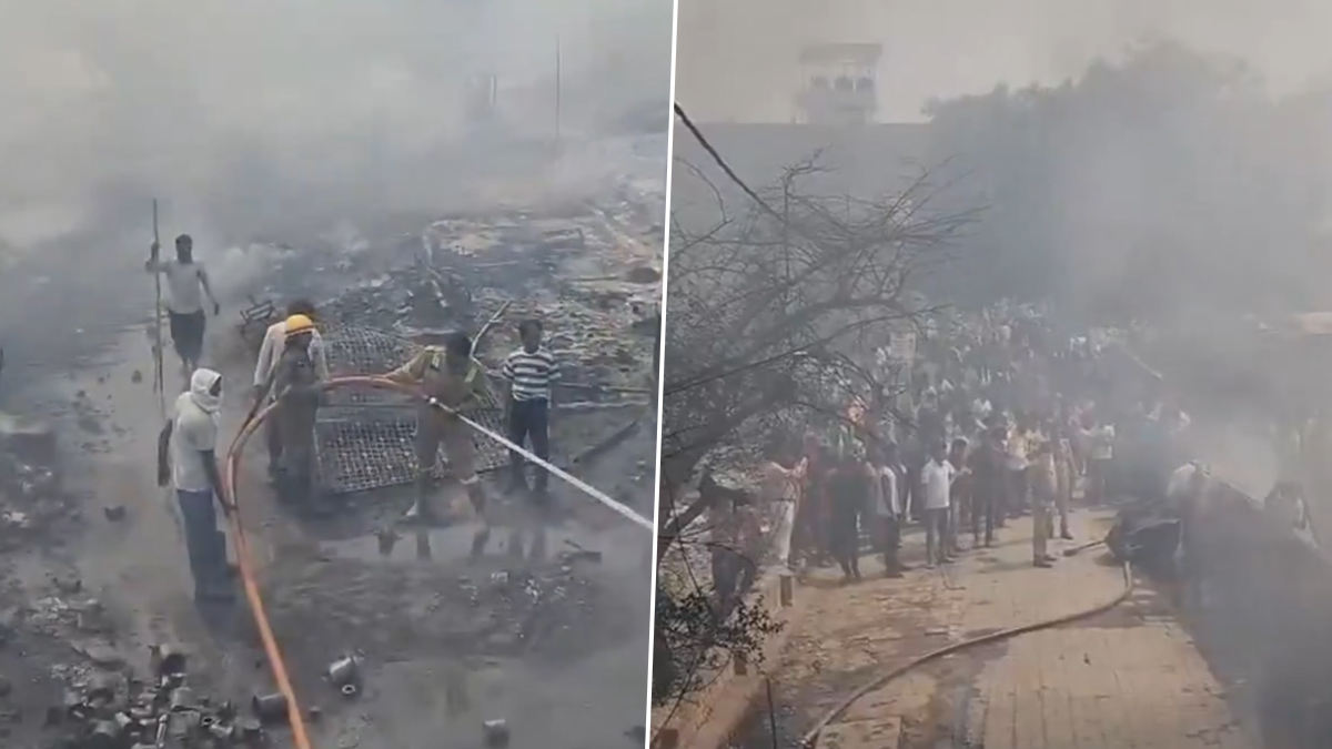 Fire Breaks Out: রাধাকৃষ্ণ মন্দিরের সামনে ভয়াবহ অগ্নিকাণ্ড, দমকল বাহিনী আগুন নিয়ন্ত্রণের চেষ্টা করছে