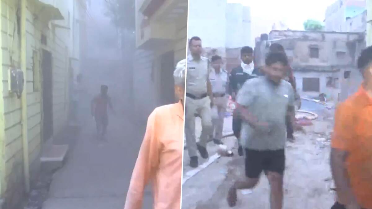 Madhya Pradesh Fire: গোয়ালিওরের সুতোর কারখানায় আগুন, আগুন নিয়ন্ত্রণে আনতে গিয়ে আহত দুই দমকল কর্মী (দেখুন ভিডিও)