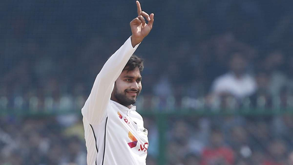 BAN vs ZIM 1st Test: ৮২ রানে থেকে পিছিয়ে থেকে নেমে লড়ছেন মমিনুলরা, মিরাজের পঞ্চবাণের পরেও চাপে বাংলাদেশ