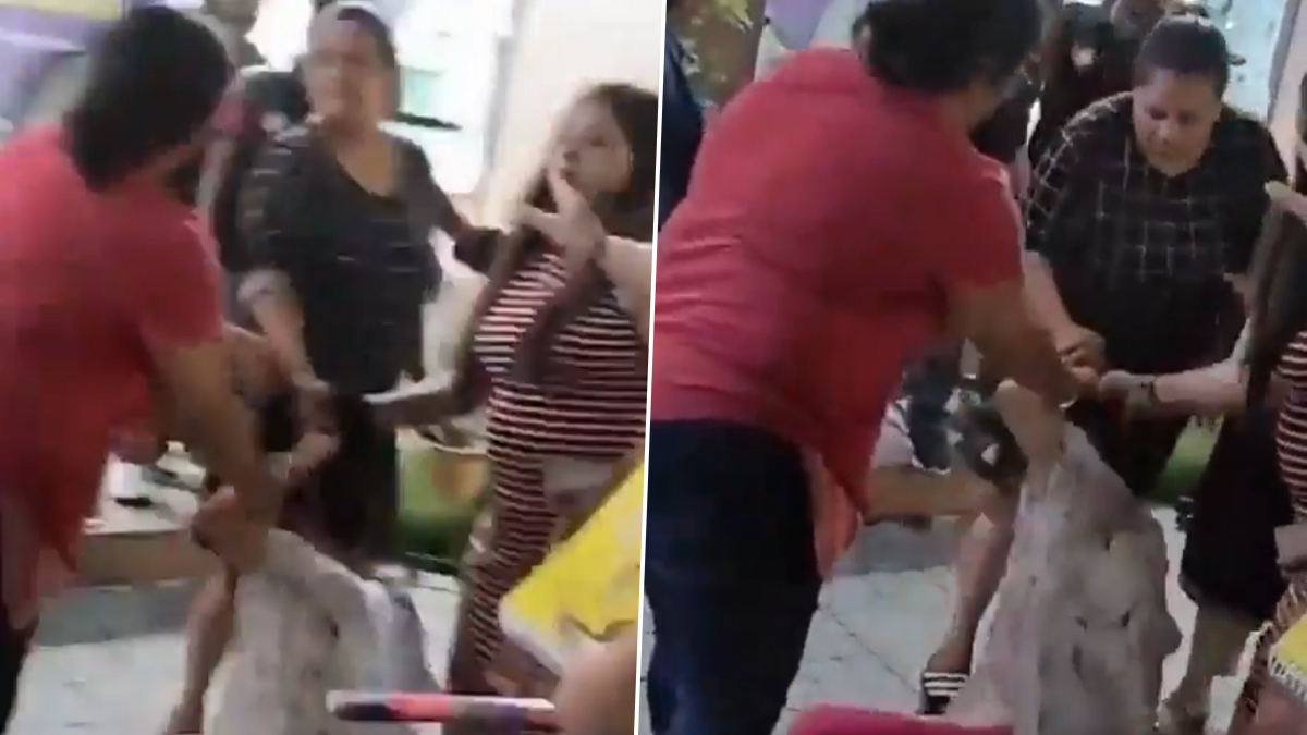 Viral Video: আবাসনের মধ্যে দুই মহিলার চুলোচুলি, কাণ্ড দেখে নাজেহাল প্রতিবেশীরা, দেখুন ভিডিয়ো