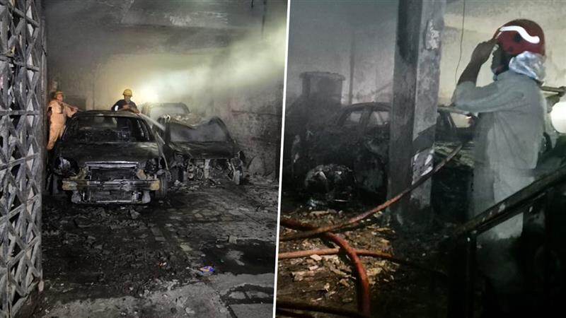 Fire Broke Out: শাহিনবাগের আবাসিক ভবনে ভয়াবহ অগ্নিকাণ্ড, ৪টি গাড়ি পুড়ে ছাই