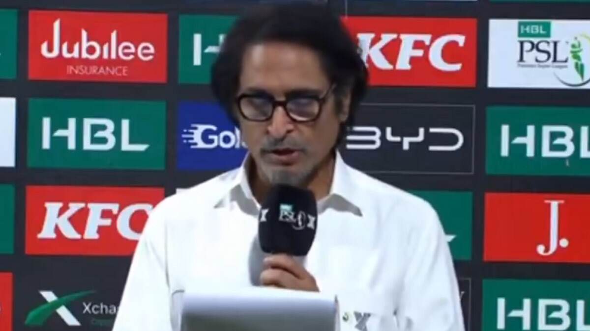 Ramiz Raja, Cricket Viral Video: লাইভ টিভিতে ম্যাচ প্রেজেন্টেশনে পিএসএলকে 'আইপিএল' বললেন রামিজ রাজা, দেখুন ভাইরাল ভিডিও