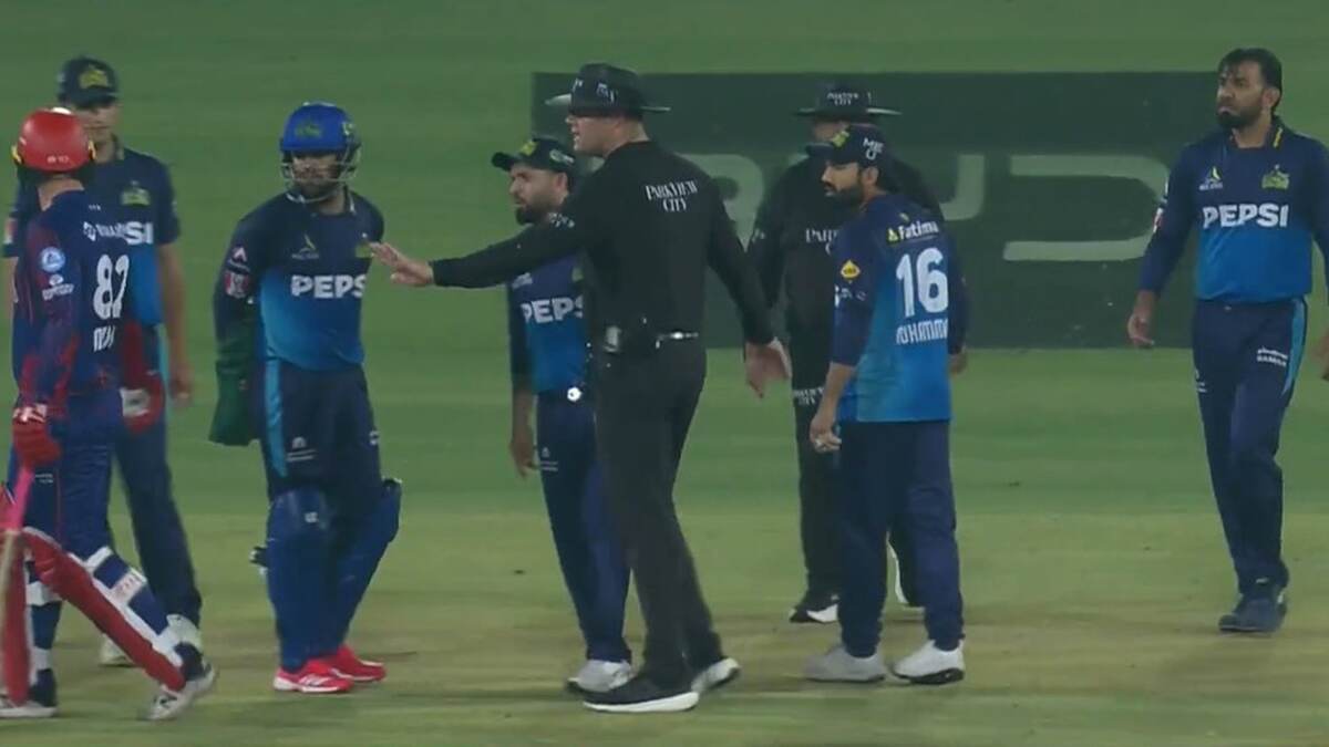 Colin Munro vs Iftikhar Ahmed, PSL 2025: পিএসএল ম্যাচে 'চাকিং' করেছেন ইফতিখার আহমেদ, বড় অভিযোগ কলিন মুনরোর