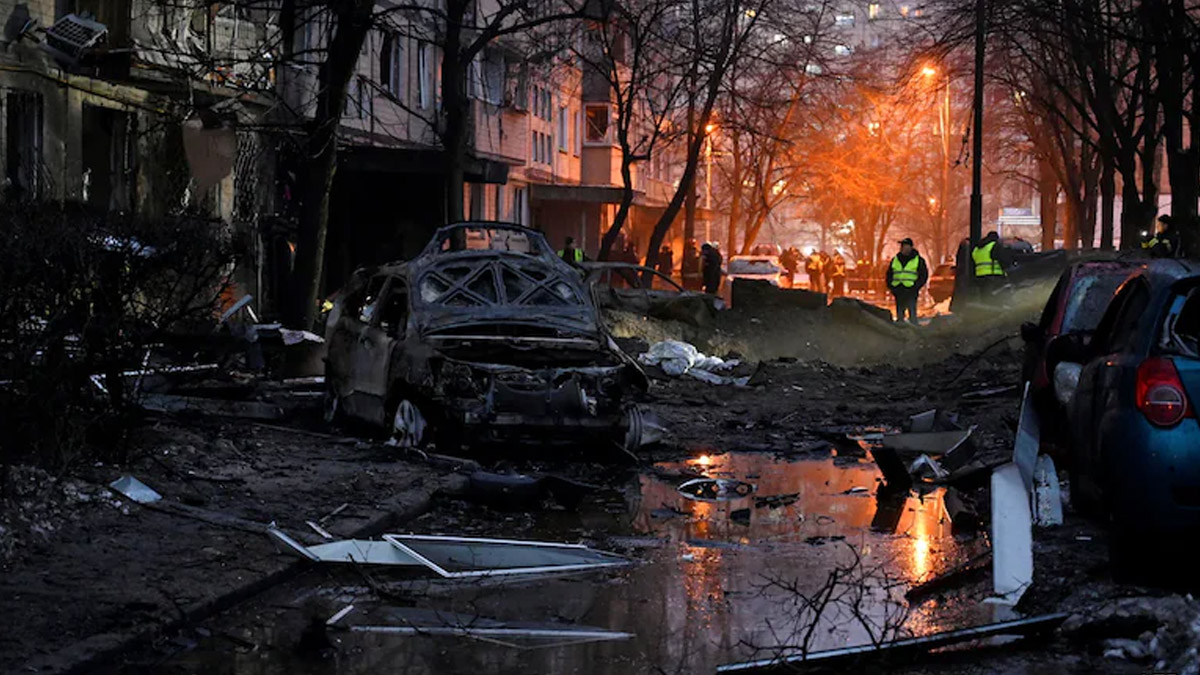 Russia-Ukraine War: রাশিয়ার ক্ষেপণাস্ত্র ও ড্রোন হামলায় কিয়েভে ৯ জন নিহত, ৬৩ জন আহত