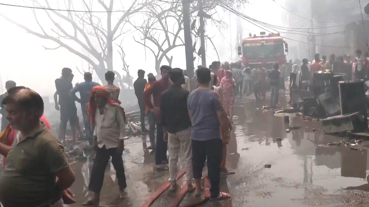 Delhi: দিল্লির রোহিণী এলাকায় বিশাল আগুন গ্রাস করল বস্তি, অগ্নিদগ্ধ হয়ে দুই শিশুর মর্মান্তিক মৃত্যু